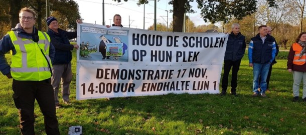 Demonstratie-tegen-de-komst-van-de-school-in-de-Delftse-wijk-Tanthof-Foto-Omroep-West.jpg