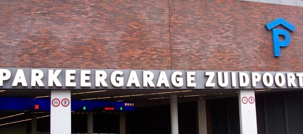Delft_-_Zuidpoort_Parkeergarage_-_panoramio.jpg